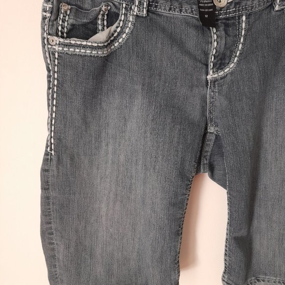 💥 EUC Torrid Denim Bermuda Shorts, Size 12 - Picture 2 of 9